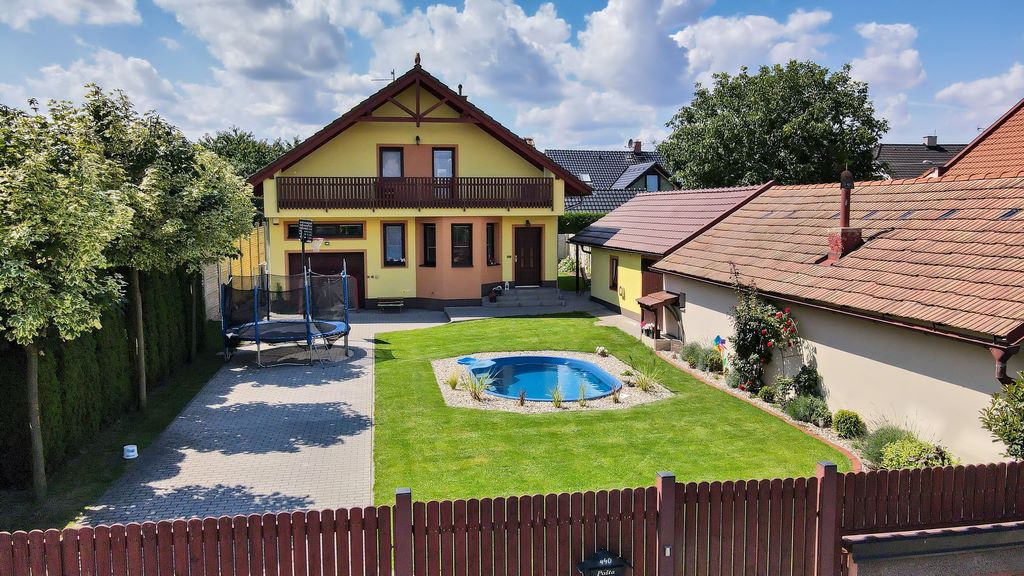 Rodinný dům 5+1 (156 m2) se zahradou (560 m2),