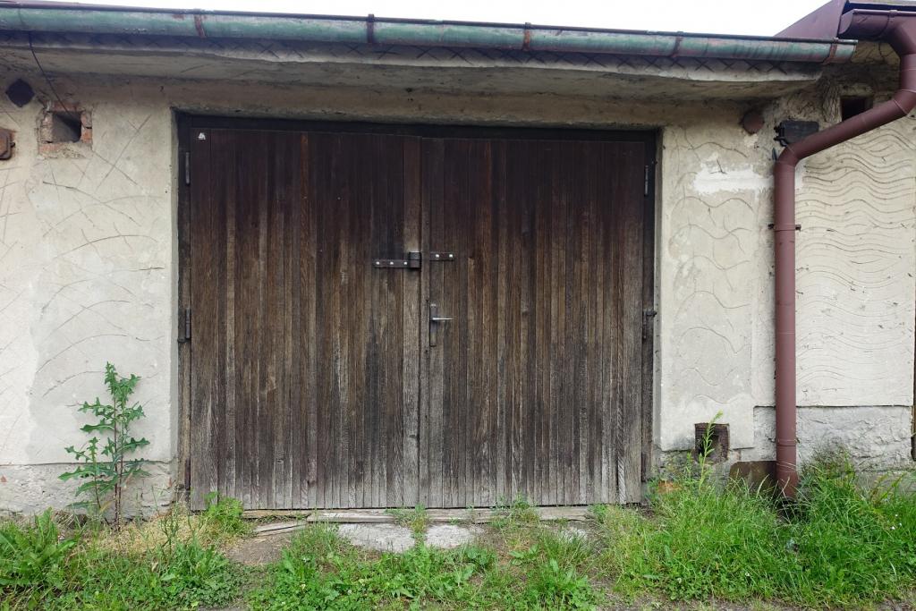 garáž v obci Lomnice nad Popelkou