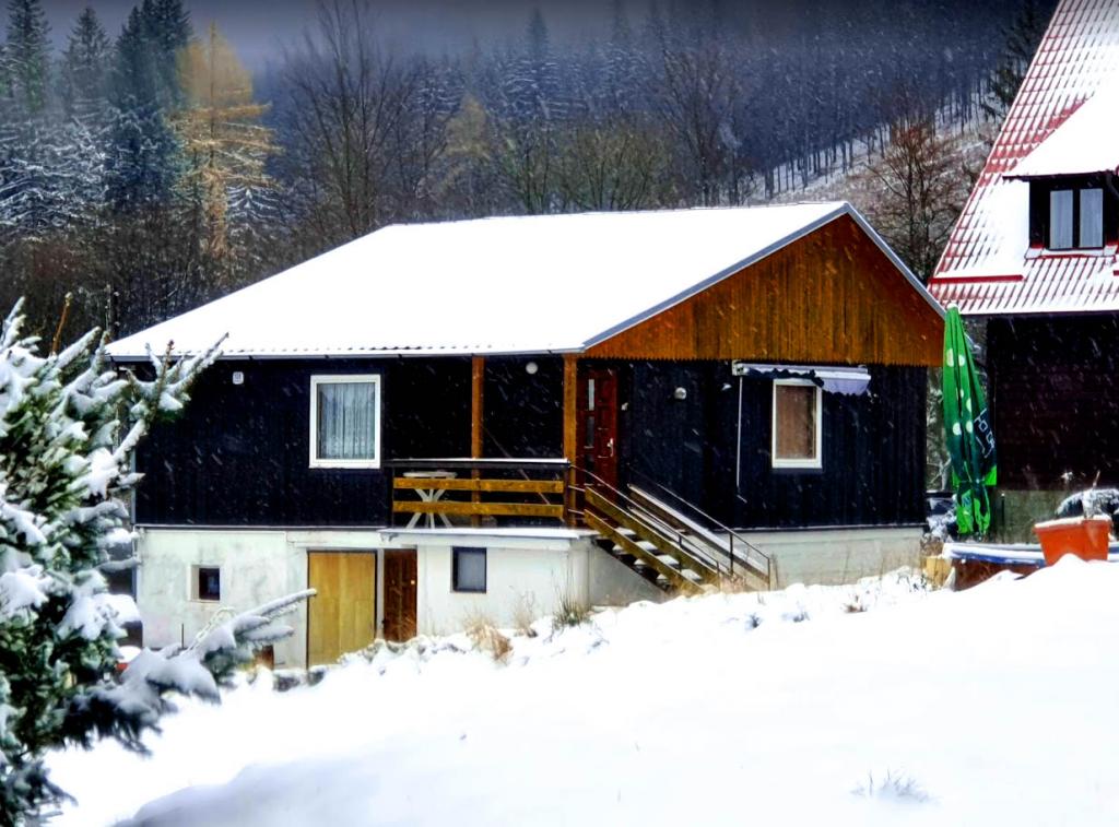 Rekreační dům (115 m2) pozemek (636 m2) obec