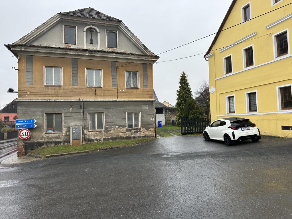 spoluvlastnický podíl 1/2 k nemovitostem v obci