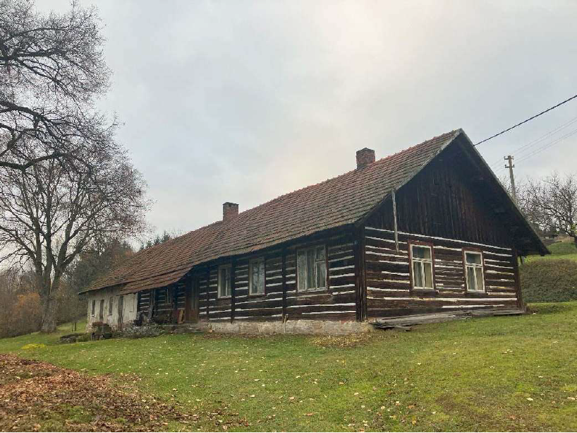 Ideální 1/2 rodinného domu a pozemků 5.063 m2 v
