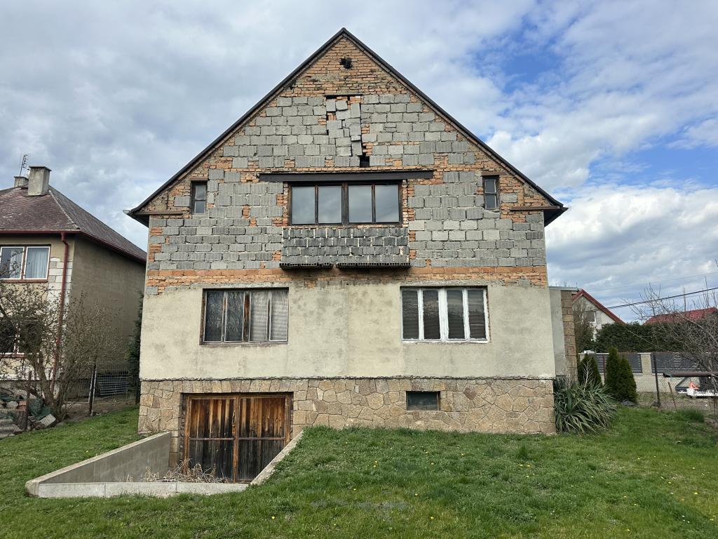 spoluvlastnický podíl 1/3 pozemku st.p.č. 194 +