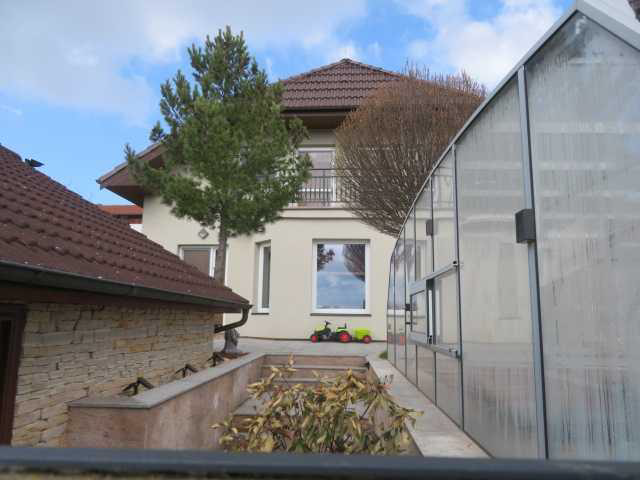 Rodinný dům s bazénem, garáží a pergolou Praha-